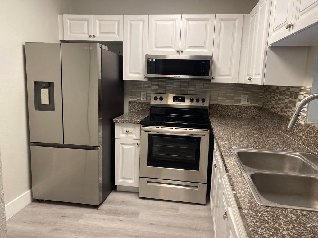 11432 Nw 43rd Street - Photo 5