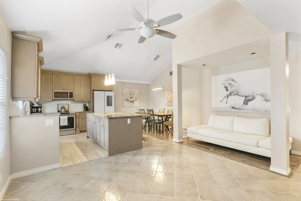 13477 Fountain View Boulevard - Photo 1