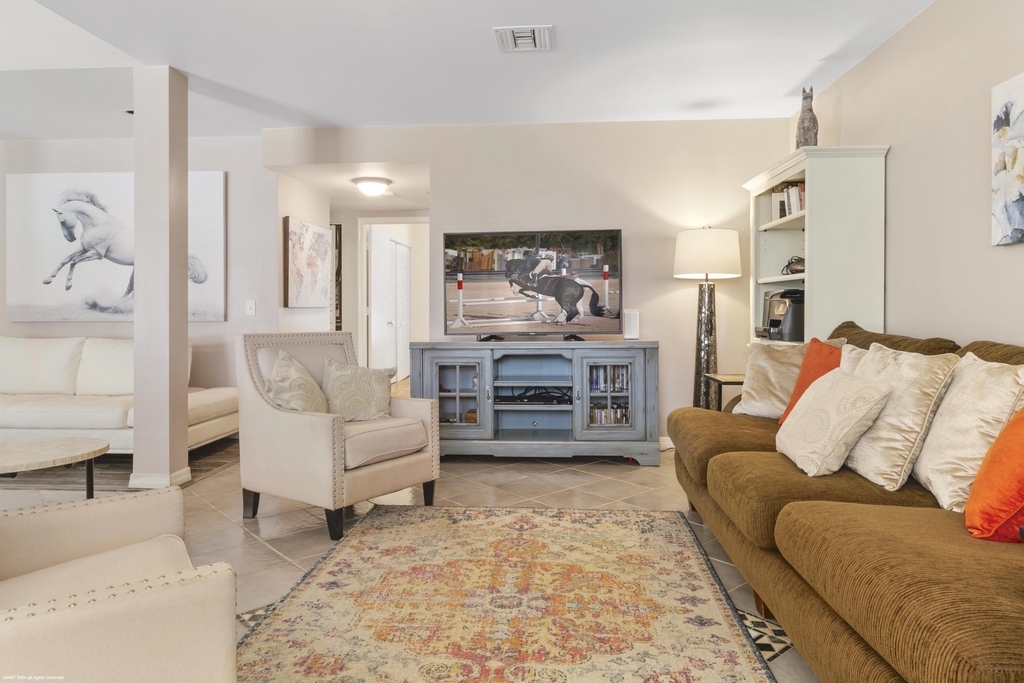 13477 Fountain View Boulevard - Photo 5