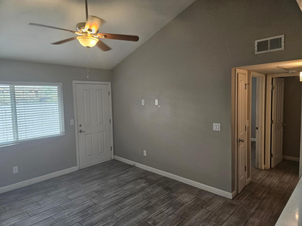 935 E Roma Avenue - Photo 3