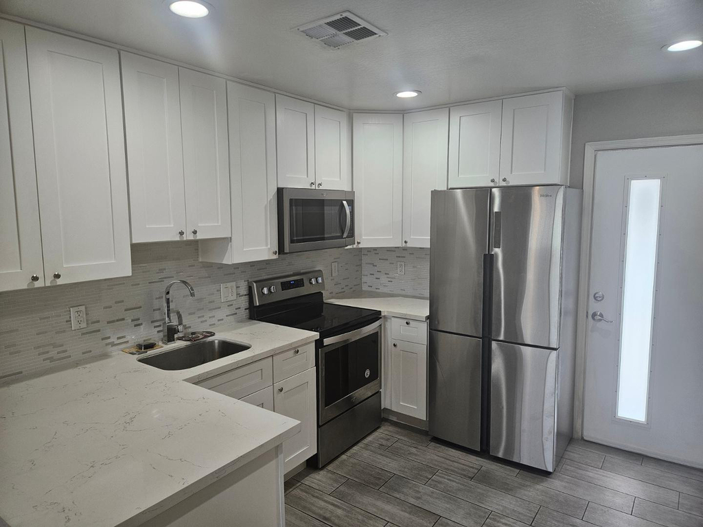 935 E Roma Avenue - Photo 6