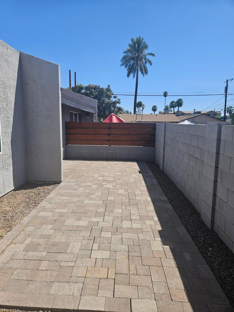 935 E Roma Avenue - Photo 19