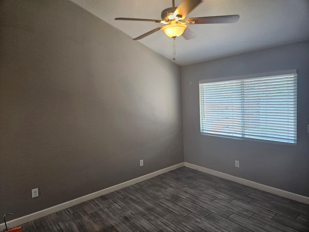 935 E Roma Avenue - Photo 16