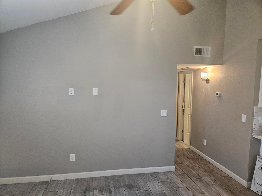 935 E Roma Avenue - Photo 7