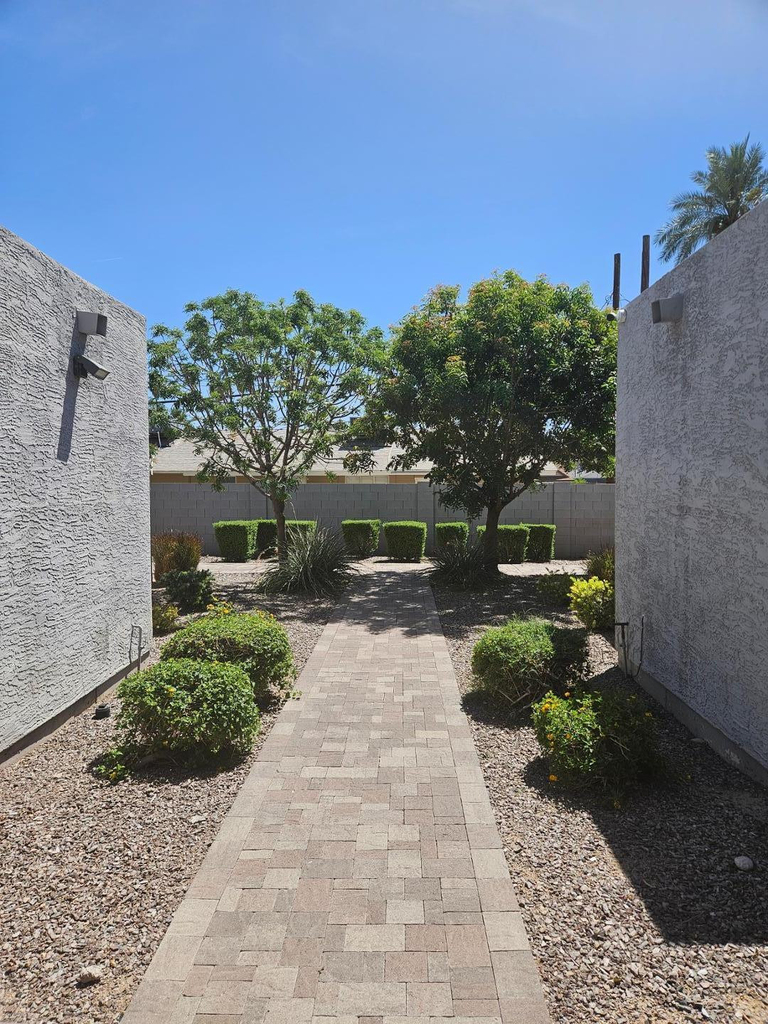 935 E Roma Avenue - Photo 21