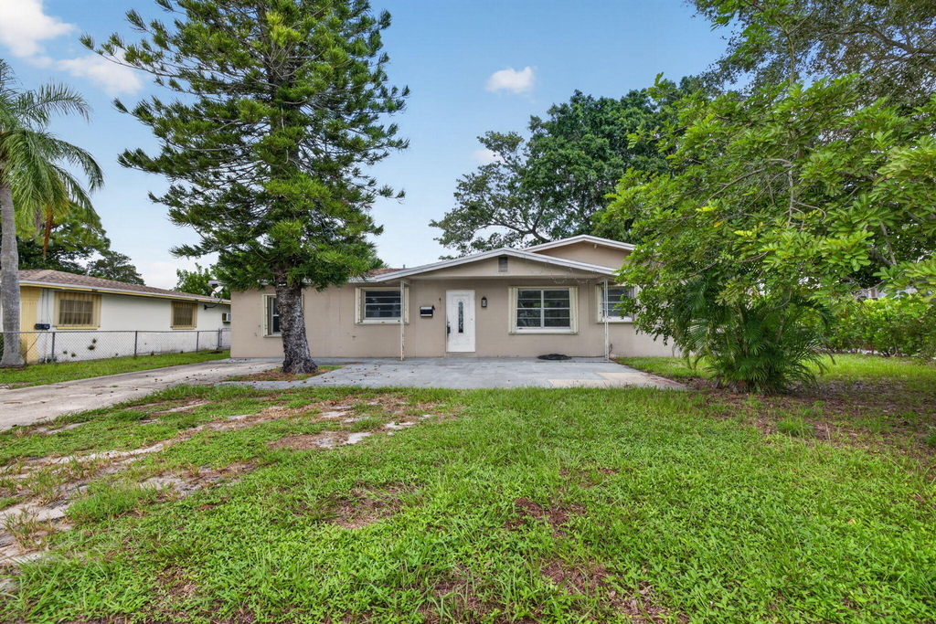 913 Se 10th Street - Photo 0