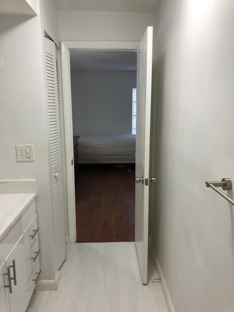 480 Nw 20th Street - Photo 5
