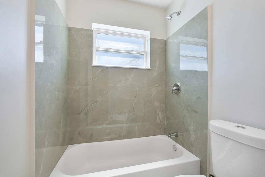 251 Ne 40th Street - Photo 11