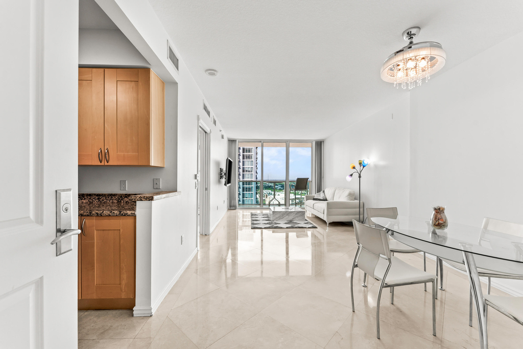 350 Se 2nd Street - Photo 0
