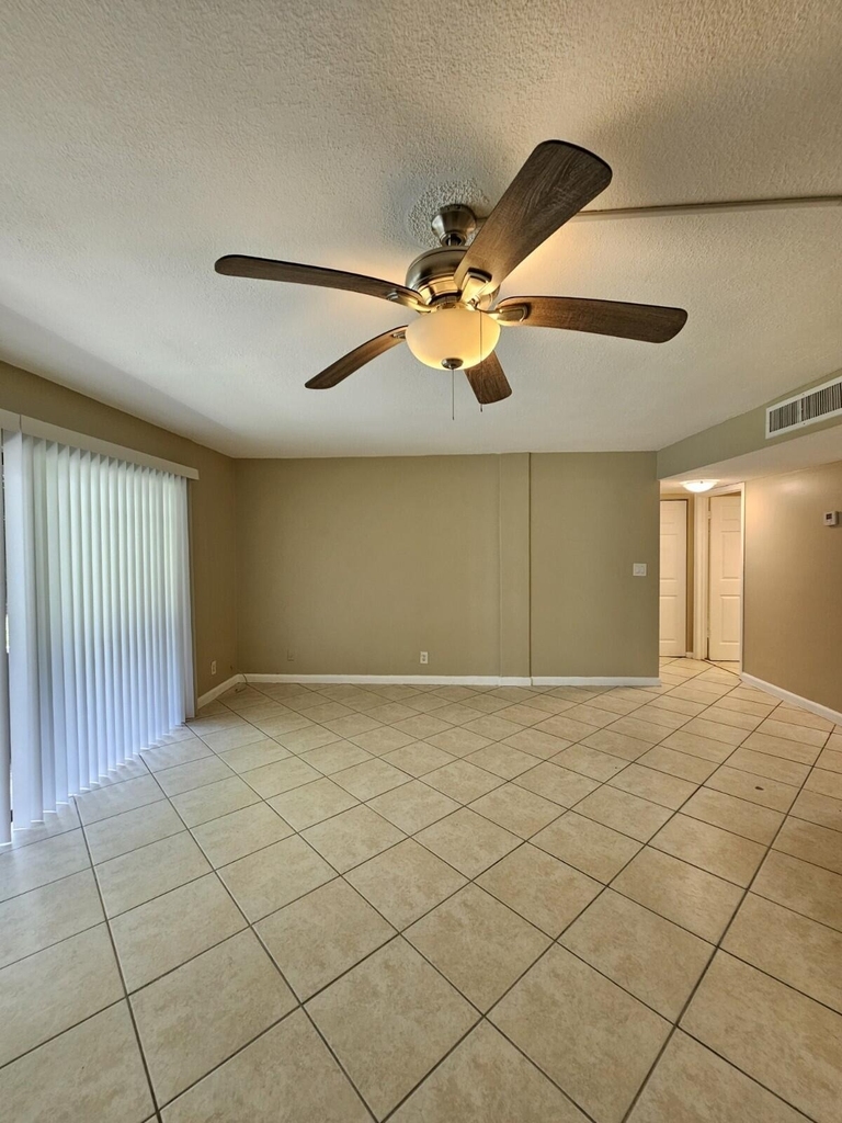 2050 N Congress Avenue - Photo 1