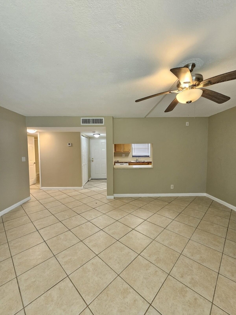 2050 N Congress Avenue - Photo 3