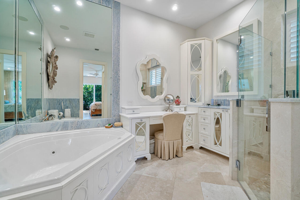 1212 Hillsboro Mile - Photo 18