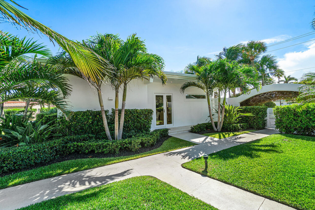 1212 Hillsboro Mile - Photo 2