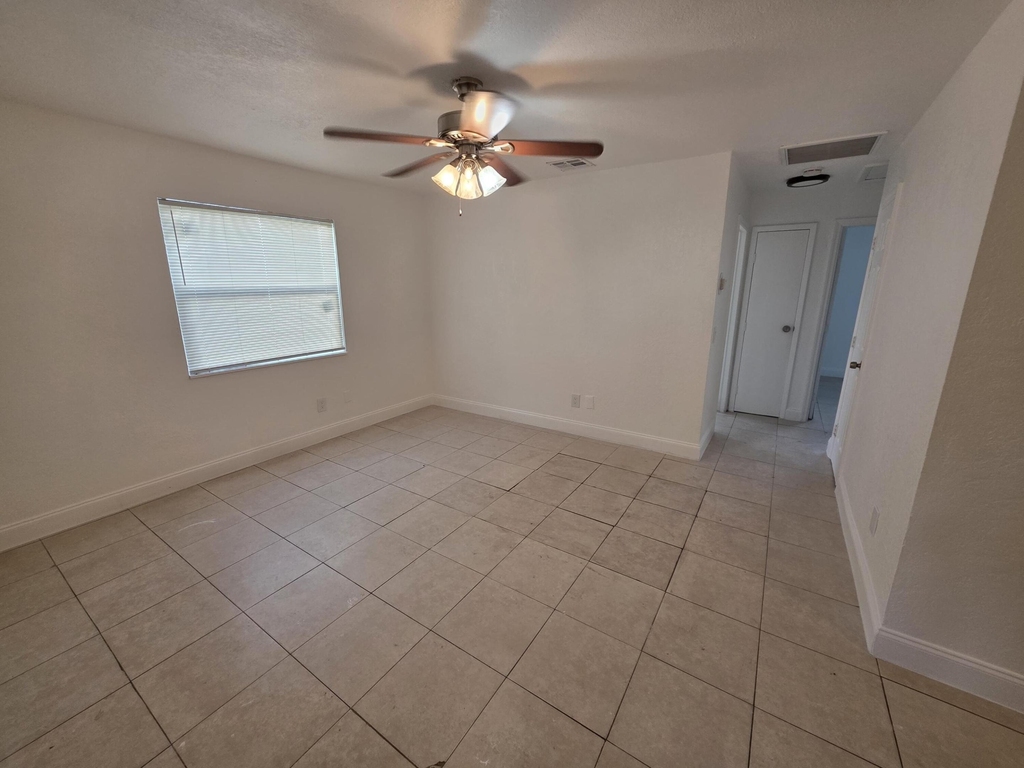 1130 N F Street - Photo 1