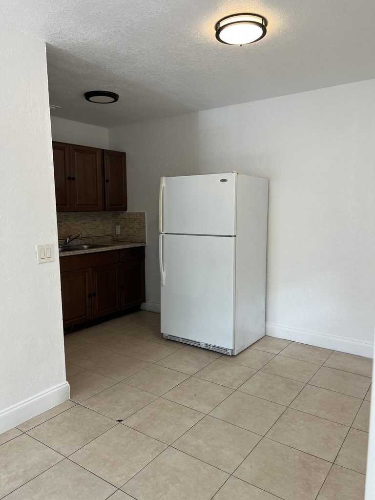 1130 N F Street - Photo 9