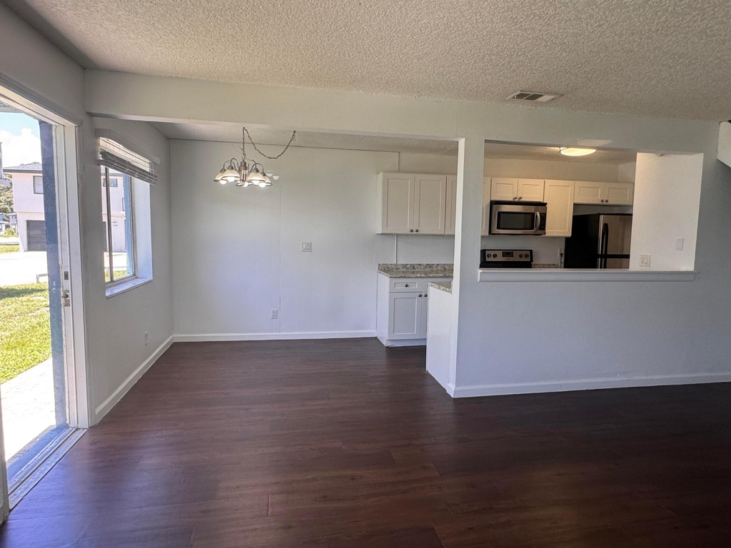 108 E Tiffany Drive - Photo 4