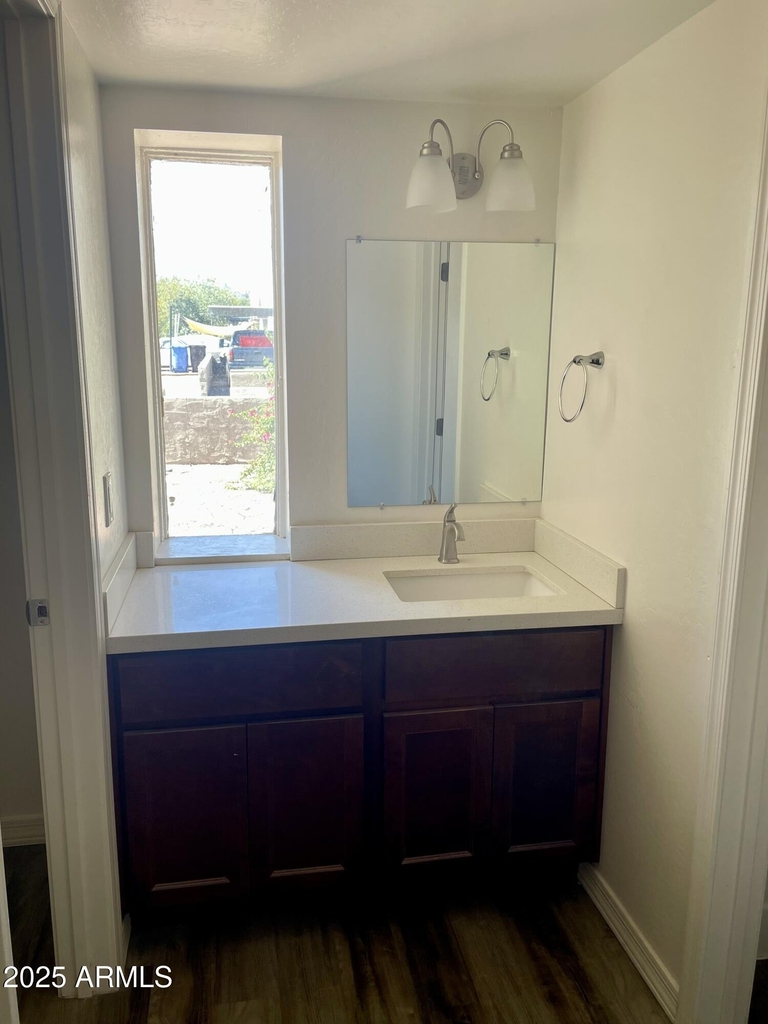 2301 N 28th Street - Photo 5