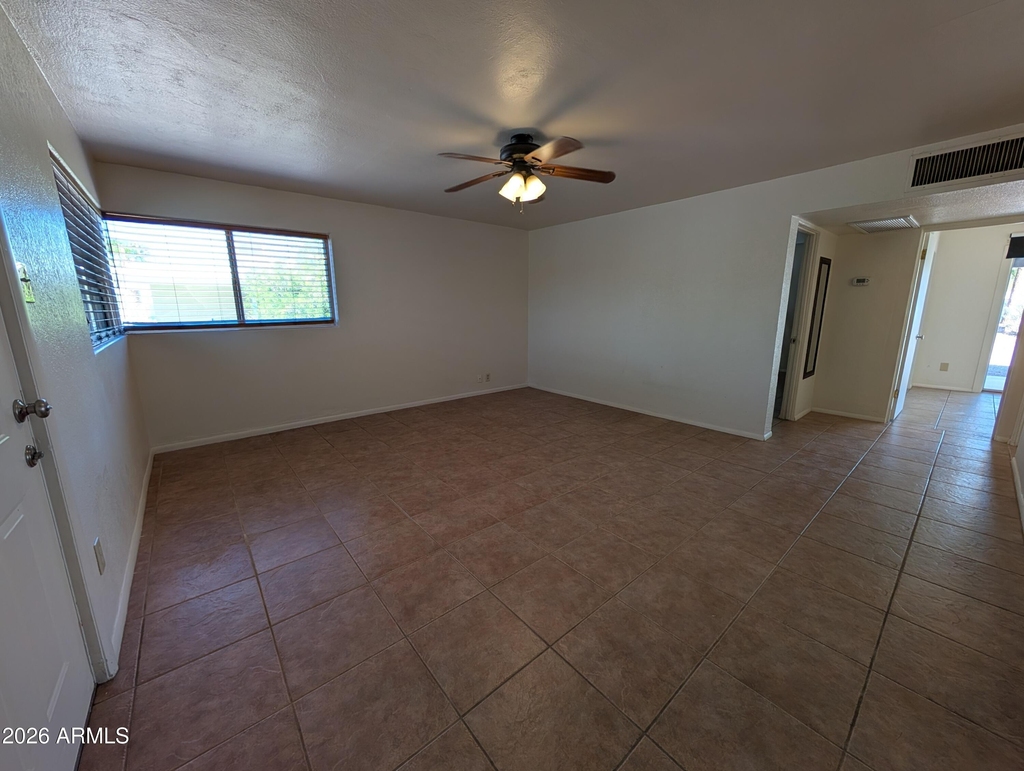 810 W 12th Street - Photo 2