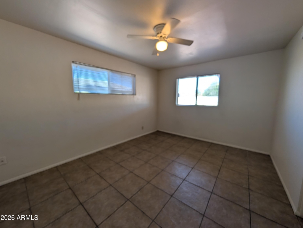 810 W 12th Street - Photo 11