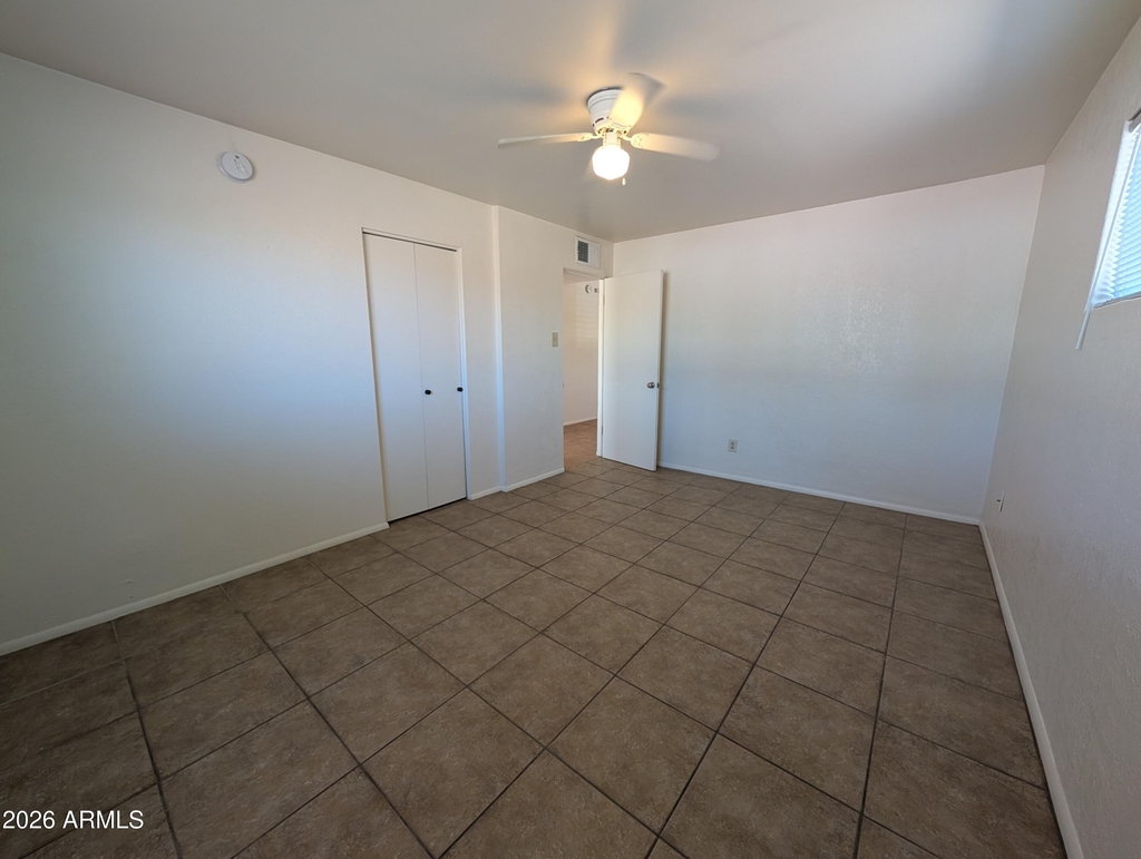 810 W 12th Street - Photo 9