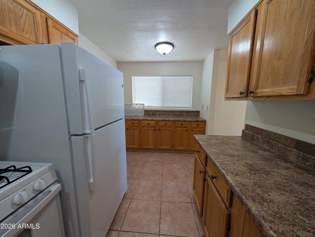 810 W 12th Street - Photo 7