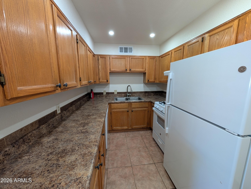 810 W 12th Street - Photo 1