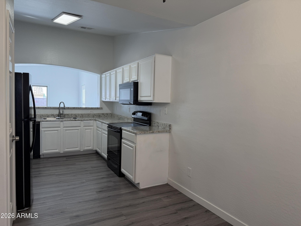 1833 S 106th Lane - Photo 2