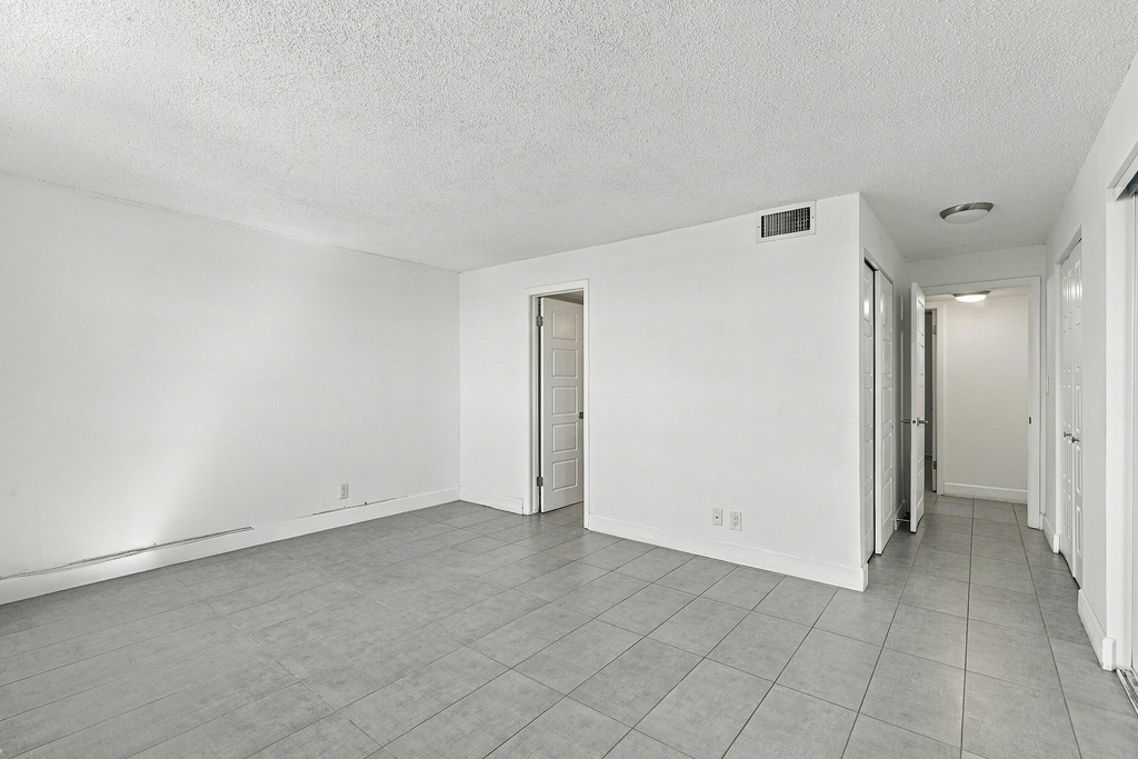 111 Se 3rd Avenue - Photo 13