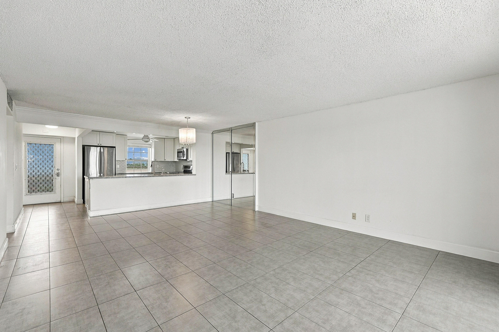 111 Se 3rd Avenue - Photo 15