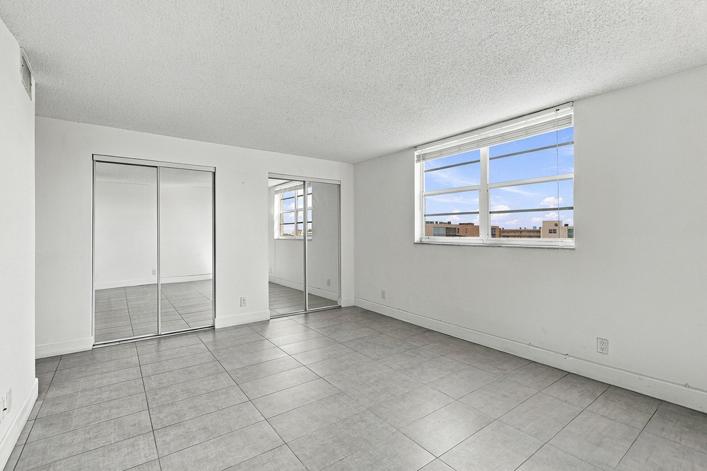 111 Se 3rd Avenue - Photo 12