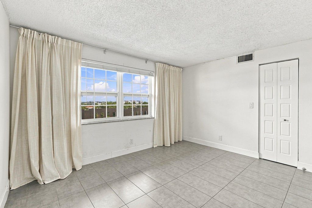 111 Se 3rd Avenue - Photo 8