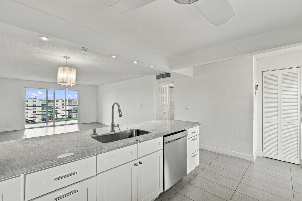 111 Se 3rd Avenue - Photo 21