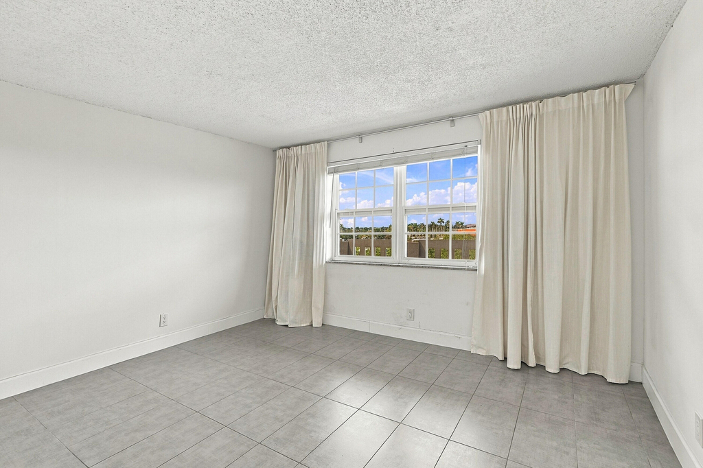 111 Se 3rd Avenue - Photo 9