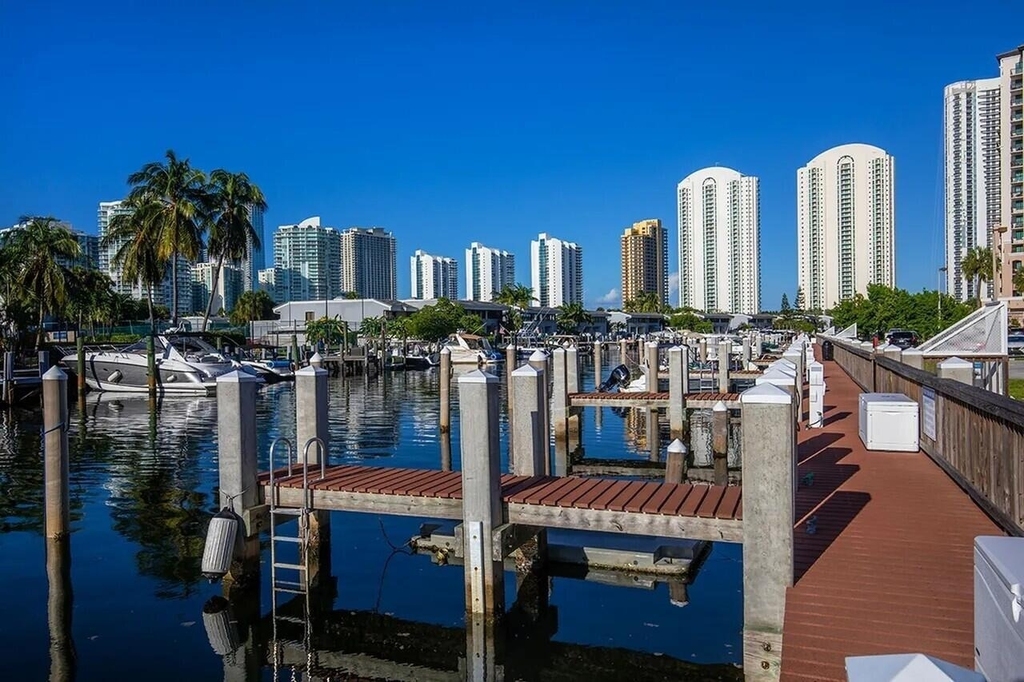 400 Kings Point Drive - Photo 8