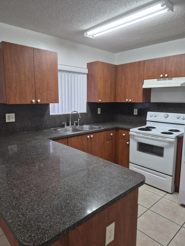 20431 Nw 18th Avenue - Photo 2