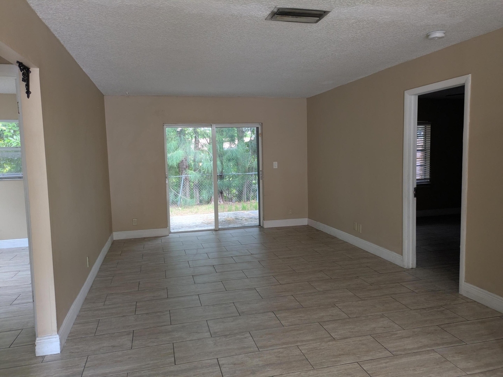 3502 Riverside Drive - Photo 3