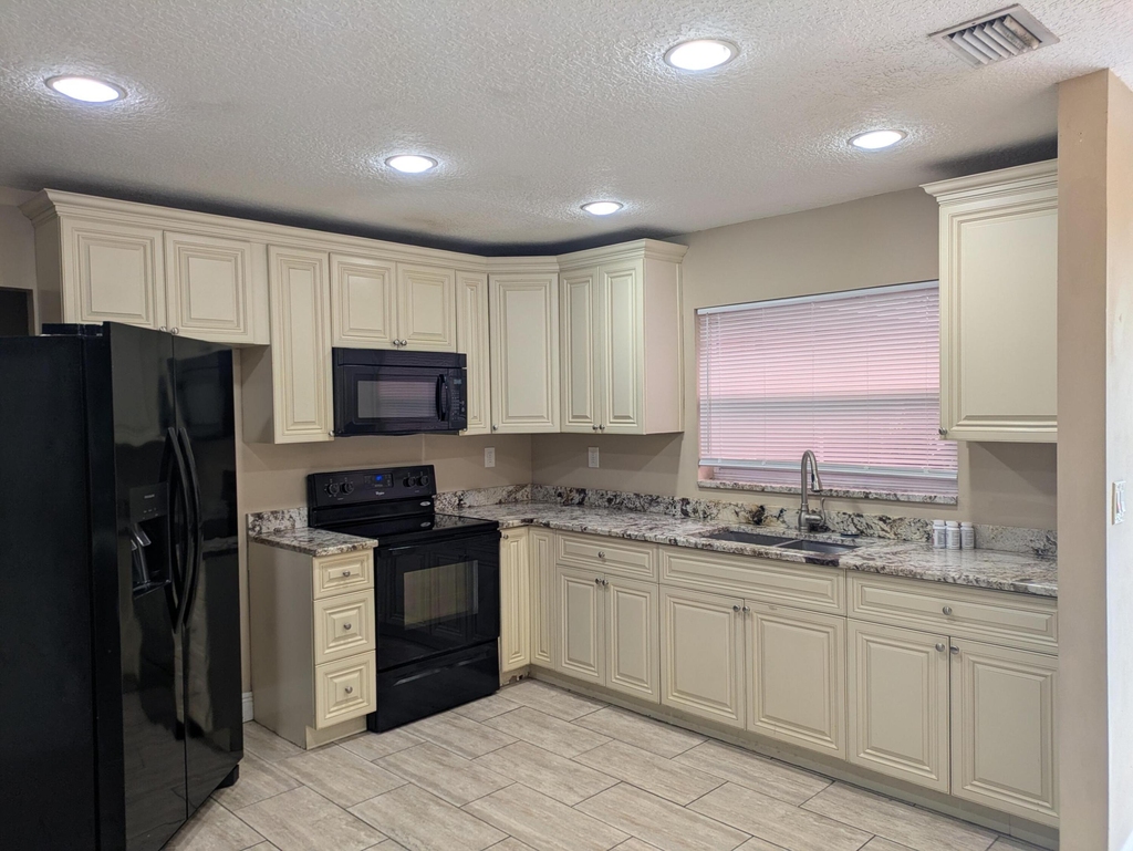 3502 Riverside Drive - Photo 4