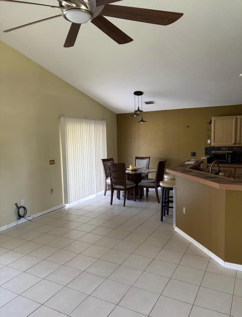 1825 Sw Import Drive - Photo 3