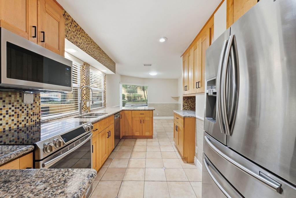 11375 Lakeview Drive - Photo 6