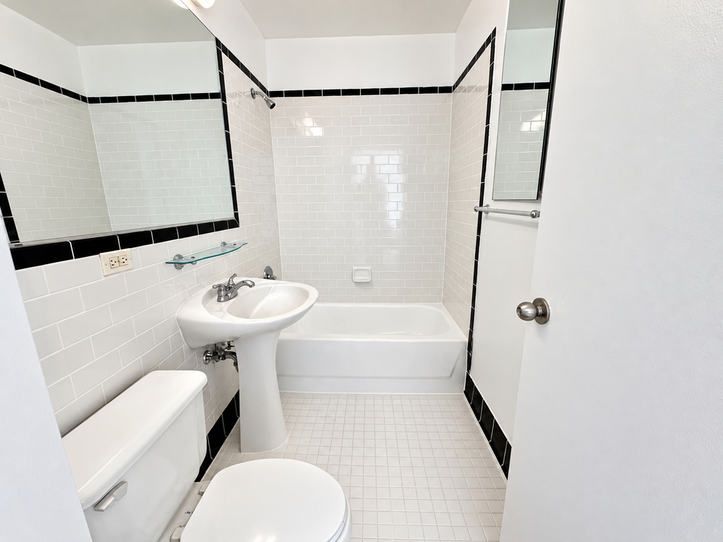 420 West 42nd Street - Photo 6