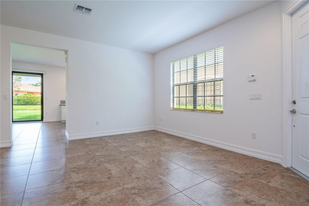 126 Riverwalk Circle E - Photo 5