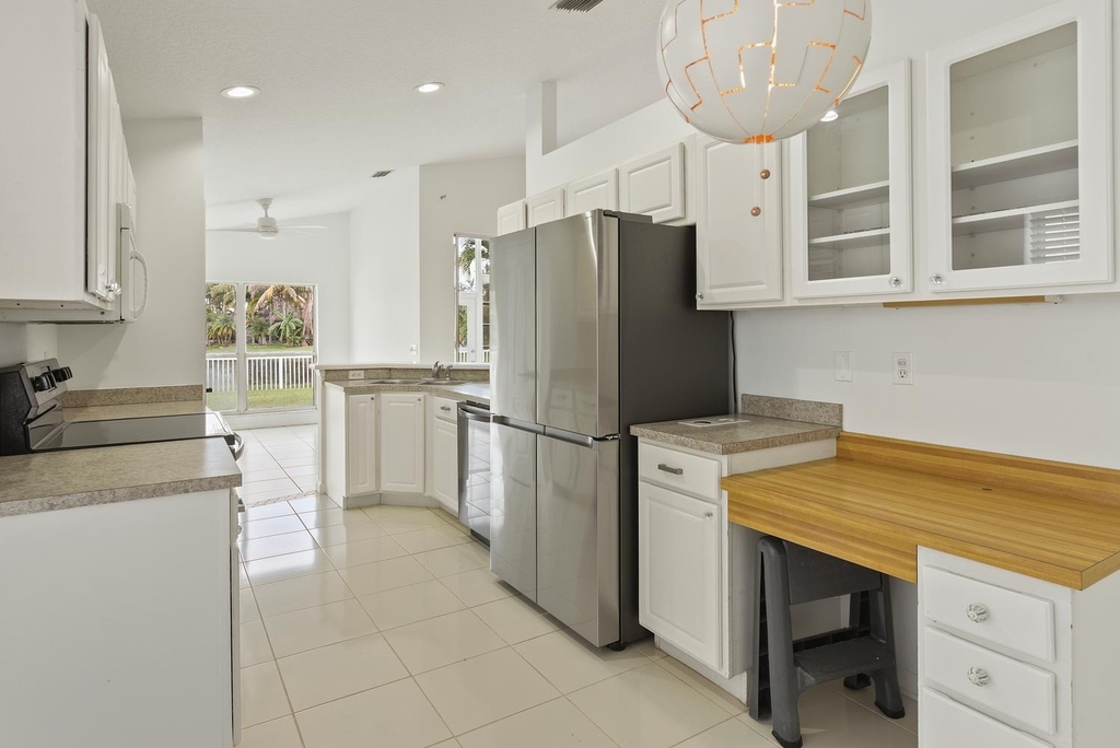 713 Nw Waterlily Place - Photo 2