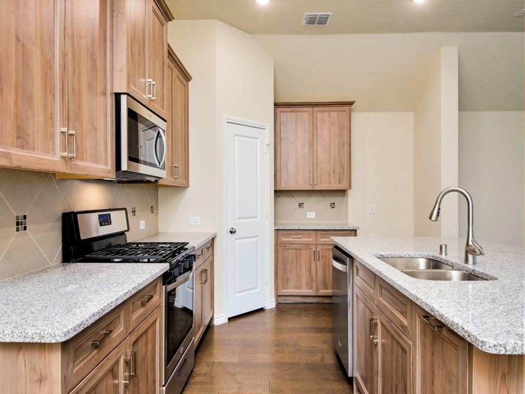 7024 Mapleshade Way - Photo 11