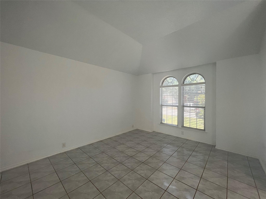 8059 Raleigh Court - Photo 3