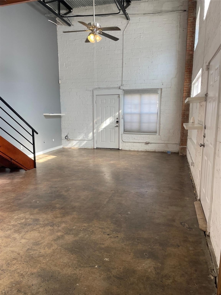 3129 Ross Avenue - Photo 3