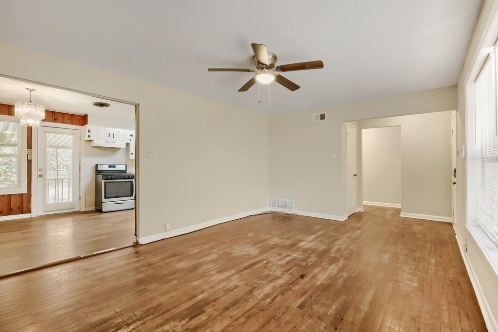 1811 W College Street - Photo 3