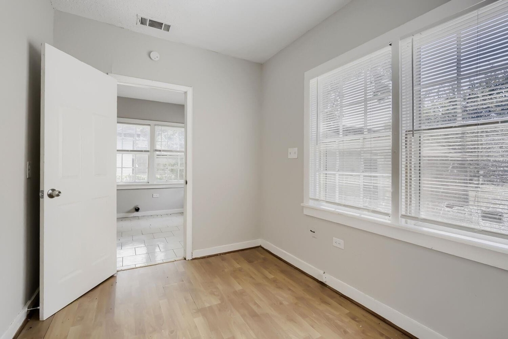 1050 Dubois Street - Photo 7