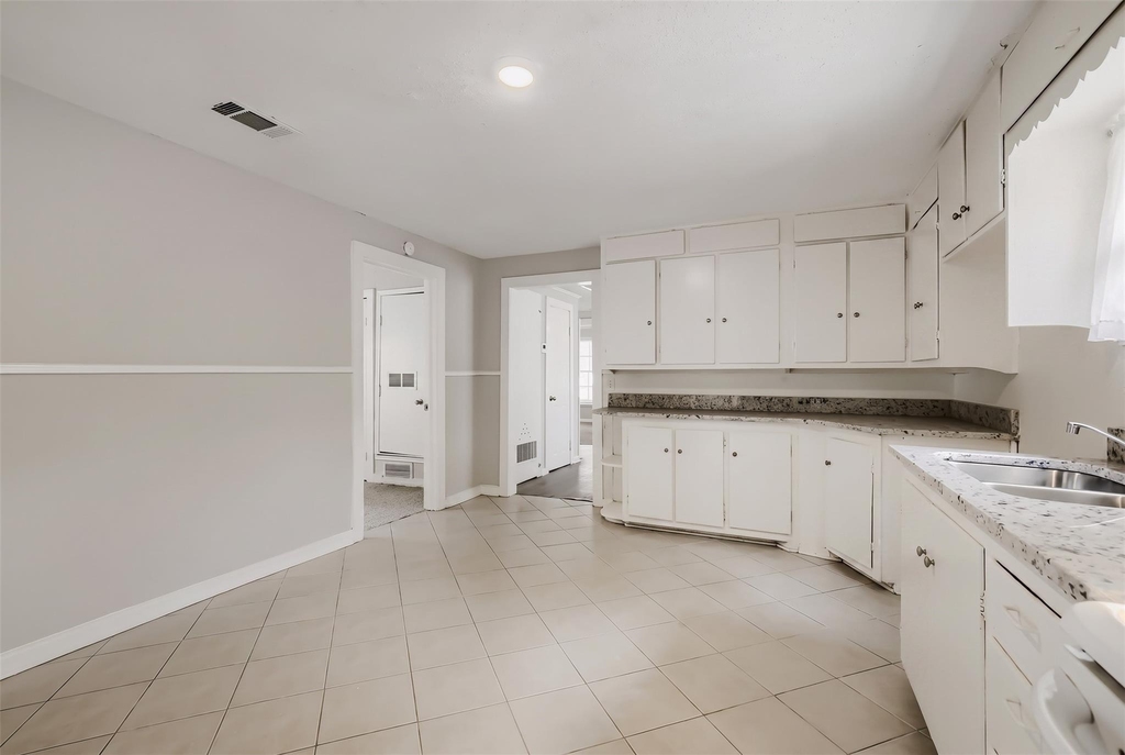 1050 Dubois Street - Photo 4