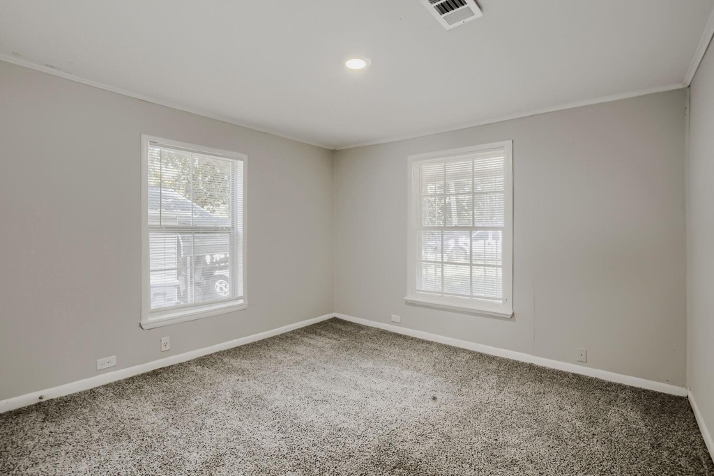 1050 Dubois Street - Photo 11