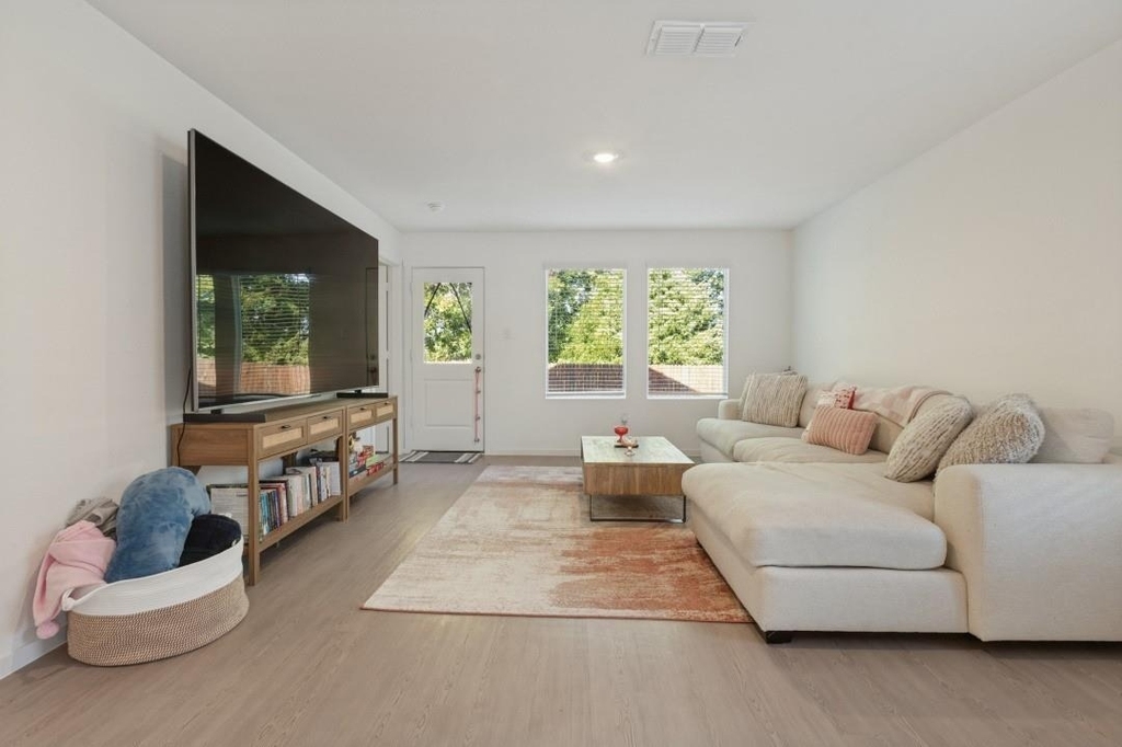 238 Willow Way - Photo 3